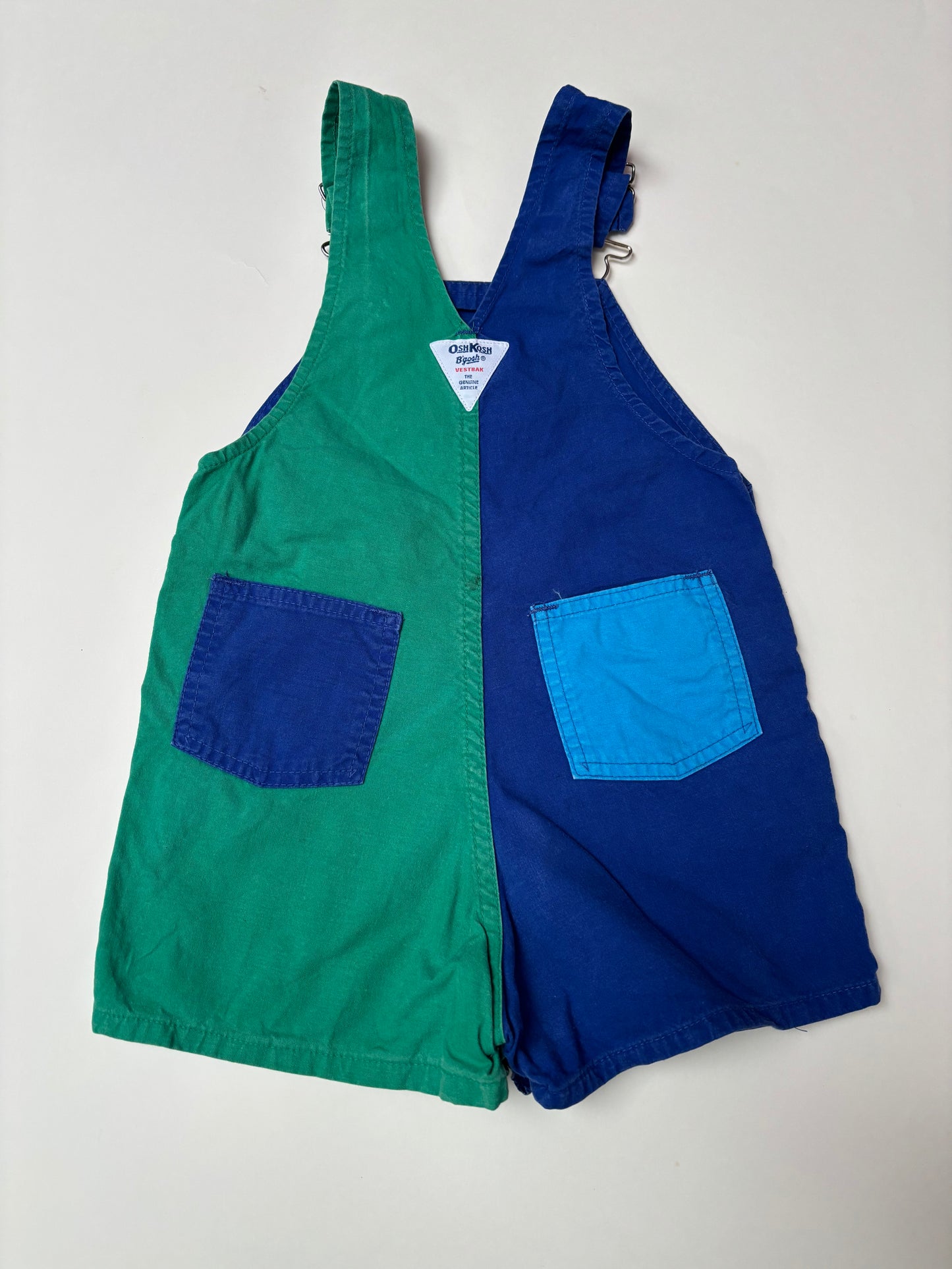 Colorblock shortall Oshkosh (3 jaar)