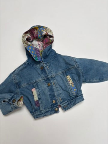 jeansjas met kap (4/5 jaar)