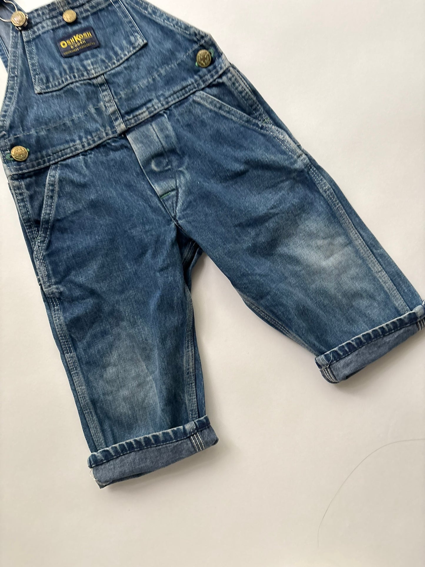 oshkosh jeanssalopette (18 mnd)