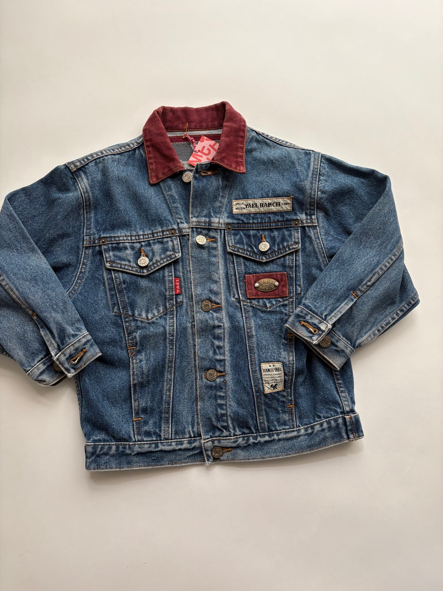 jeansjas bordeaux kraagje (maat 122/128)