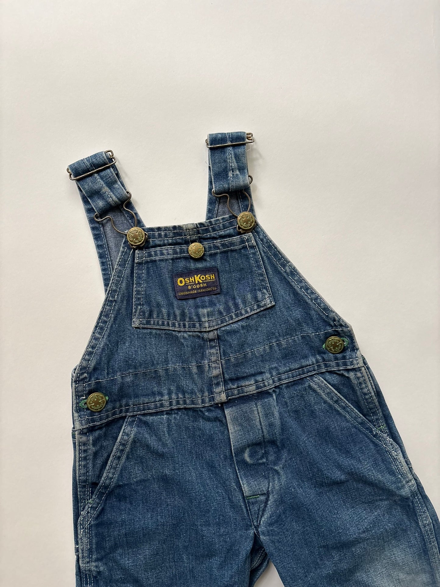 oshkosh jeanssalopette (18 mnd)
