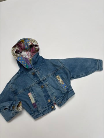 jeansjas met kap (4/5 jaar)