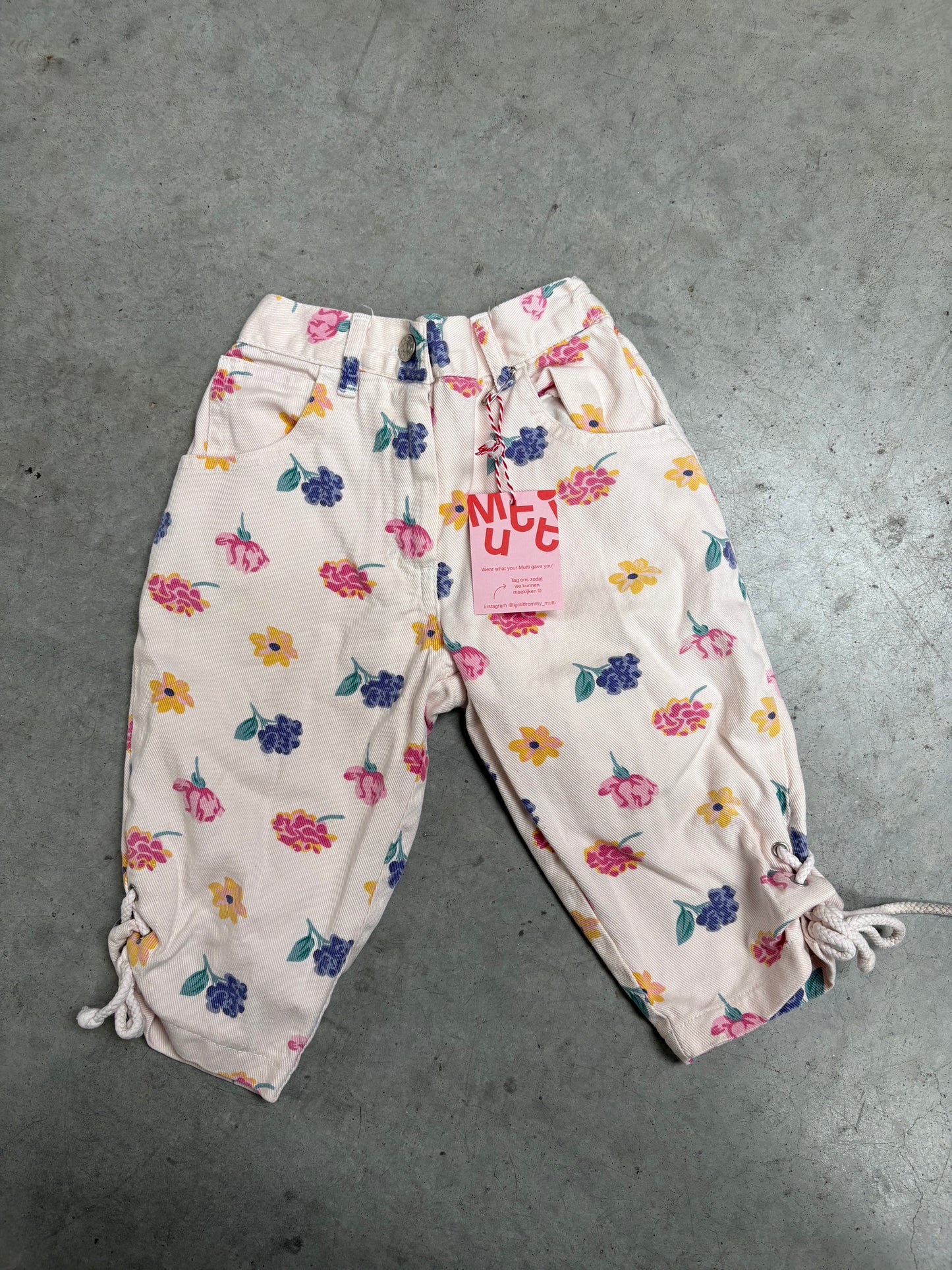 Broekje met bloemen (2 jaar)